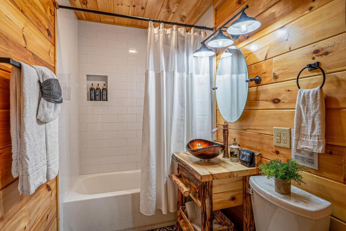 Paradise At The Smokies Cabin With Hot Tub! Sevierville Exterior photo
