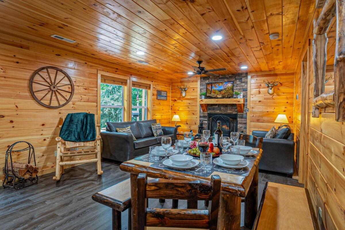 Paradise At The Smokies Cabin With Hot Tub! Sevierville Exterior photo